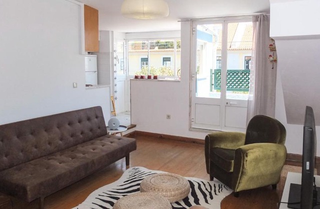 Quiet and Sunny central Lisbon apartment