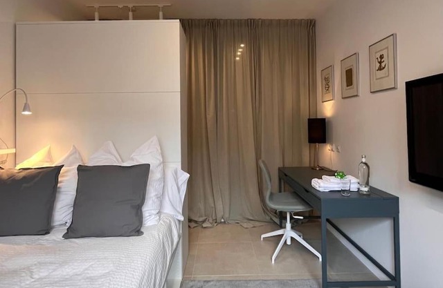 Quiet and sunny studio in absolut city center