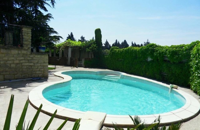 Quiet and tranquility near the alpilles in this house with swimming pool