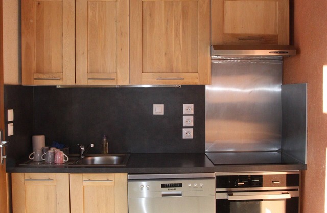 Quiet apartment, close to EMBRUN, in a detached house