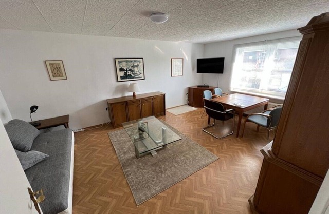 Quiet apartment/close to the highway