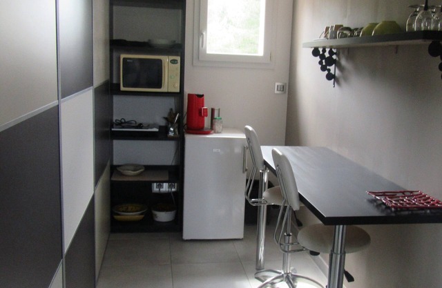 Quiet apartment first floor villa independent entrance