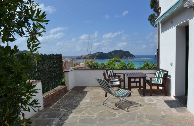 Quiet apartment surrounded by the green and very close to the sea