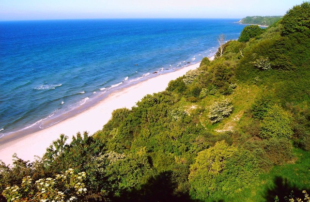 quiet apartment near the beach on the top floor incl. Indoor swimming pool /sauna etc.