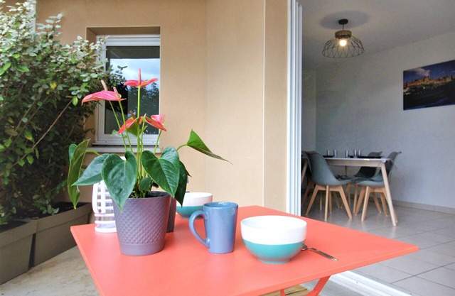 Quiet Apartment, Parking, Térasse, Lift, WIFI, Coffee.