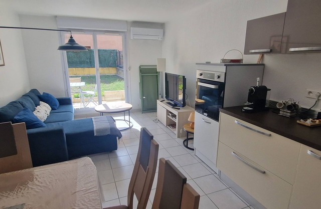 Quiet apartment, sleeps 4, garden-wi-fi parking