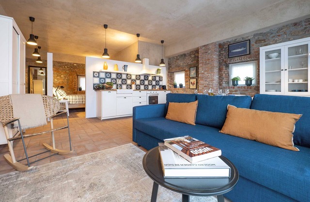 Quiet Apartment with Garden in Restored Farmhouse