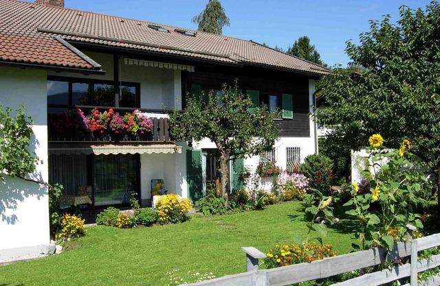 Quiet apartment with terrace and mountain views in Murnau