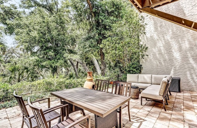 Quiet, Beautifully Updated Amelia Island Townhouse - Only 5 Minute Walk to Beach!