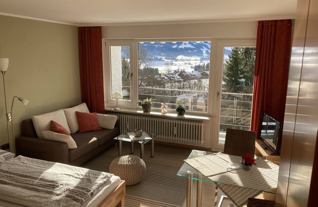 Quiet, beautiful apartment with mountain view and swimming pool