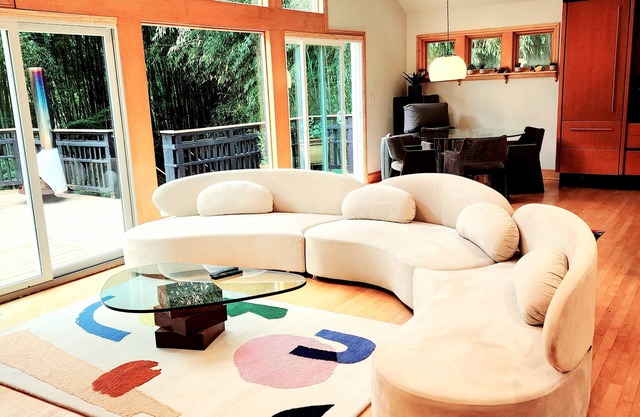 Quiet Buckhead Tranquil Retreat, with Magnificent Garden.