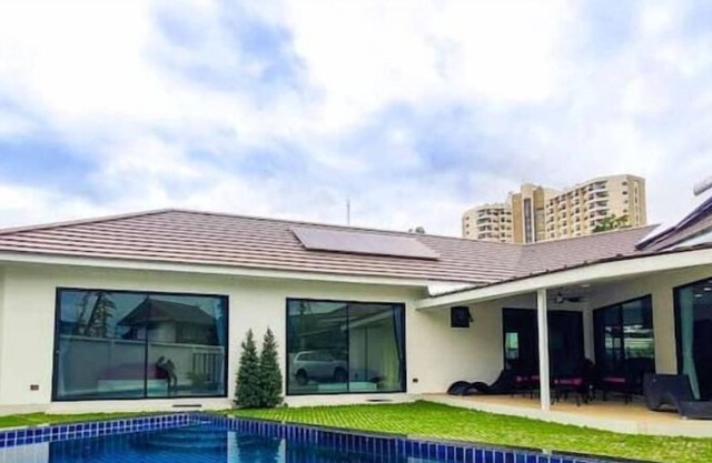Quiet Bungalow in the City!