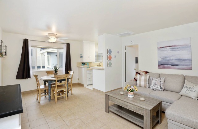 Quiet, Charming, Great Value @ The Beach, 2 Blocks to Sand, BBQ, w/AC