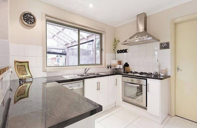 Quiet clean house near some of Melbourne Best beaches