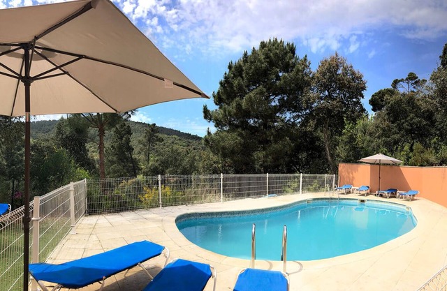 Quiet, comfortable and intimate villa. Pool, chillout, living, 8 rooms, 6 baths