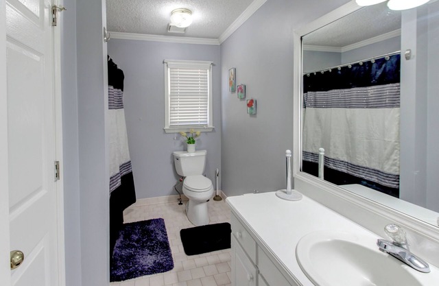Quiet, Comfortable, Charming, Safe, 2-bedroom house with WiFi, AC in Conyers