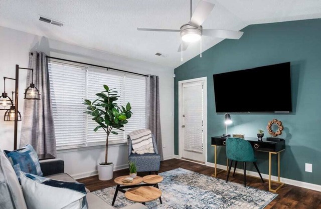 Quiet Community | Top Floor | Fast WiFi