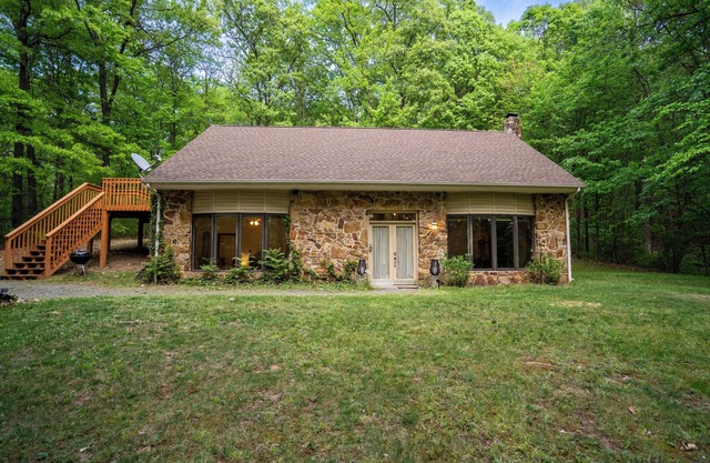 Quiet Cottage on Five+ Acres of Woods Close to All That Berkeley Springs Offers