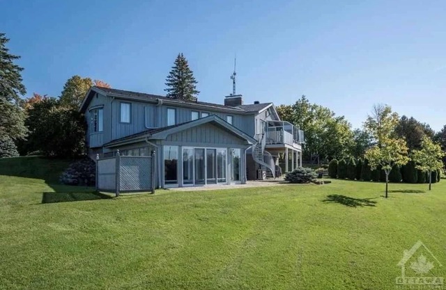 Quiet countryside getaway - indoor pool, pet-friendly. Fun for family & friends!