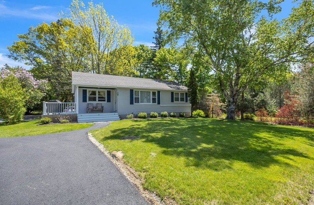 Quiet, Cozy, and Renovated 3BR Cottage at Acadia's Doorstep