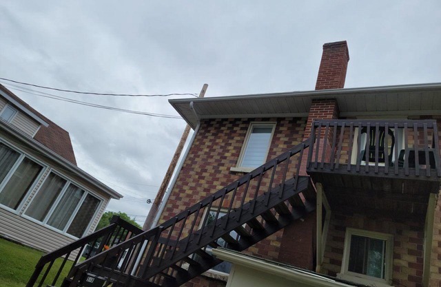 Quiet cozy apartment next to highway wifi+netflix