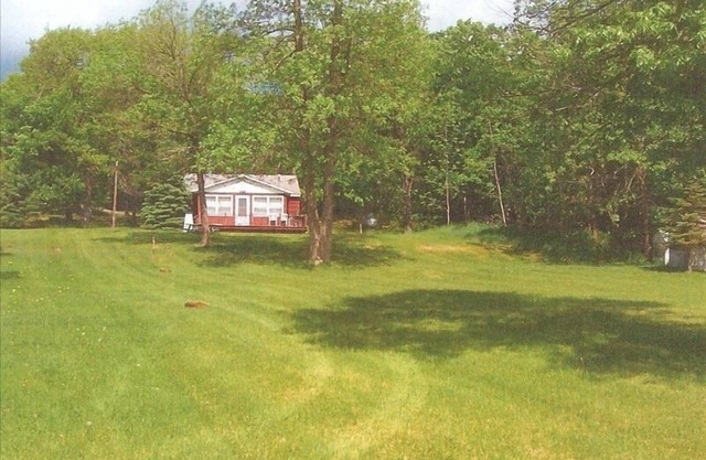 Quiet, Cozy Cabin on 400 feet of Beautiful Thunder Lake