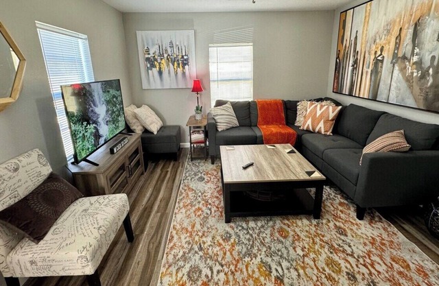Quiet & Cozy in 3BR 2BA