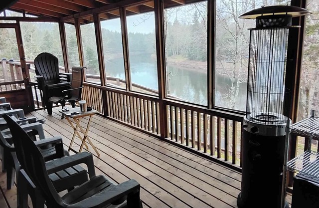 Quiet, Cozy, Rustic River House on the Stewiacke River