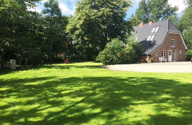 Quiet, cozy, sauna and fireplace, large lawn, south-facing terrace with gas grill