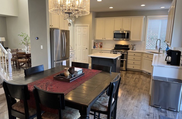 Quiet Cul-de-sac home with hot tub