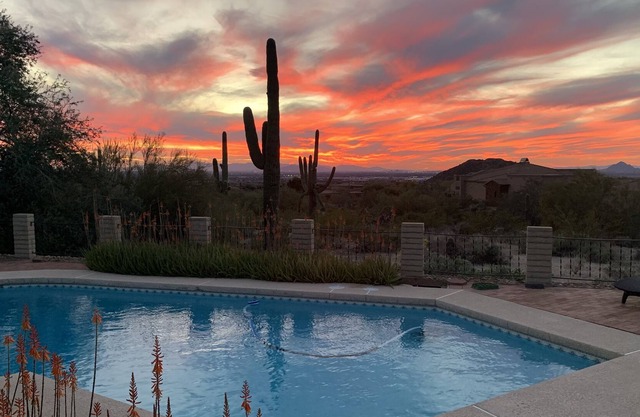 Quiet Desert Retreat ~ 2+ acre ~ City lights/Mtn Views ~ heated pool ~ remodeled