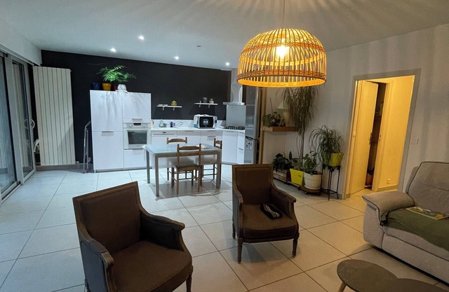 Quiet downtown apartment