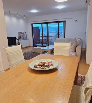 Quiet, Family-Friendly House with Garden & Parking