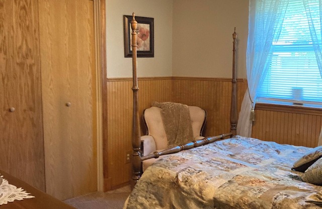 Quiet family space close to town. In walking distance of the baseball fields.