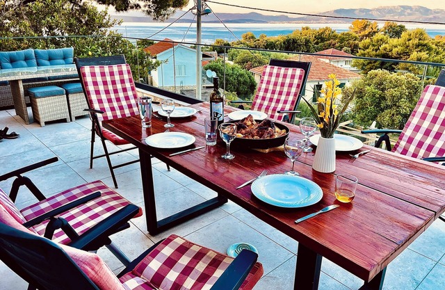 Quiet getaway on a beautiful Island near the historic Roman city of Split.