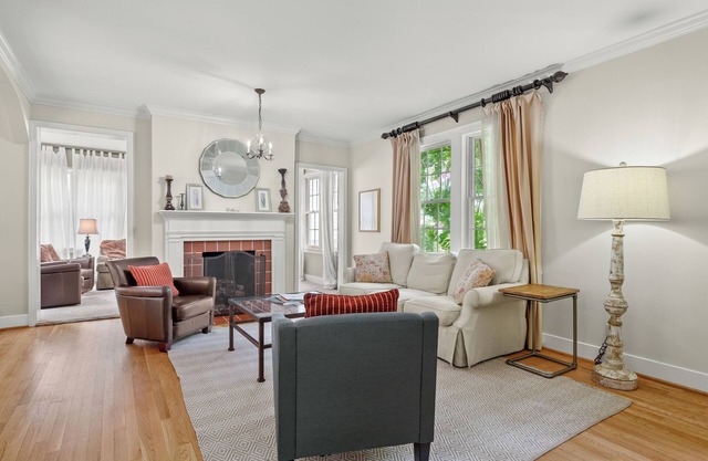 Quiet Green Hills Cottage. Near 12 South, downtown, Vandy, Belmont, Lipscomb.