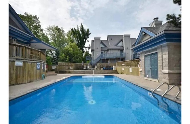 Quiet Hillside Studio - Wifi, Pool, Close to The Village
