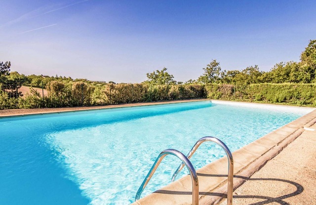 Quiet holiday home with shared pool