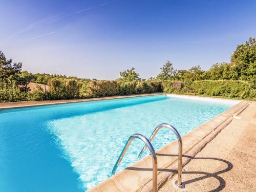 Quiet holiday home with shared pool