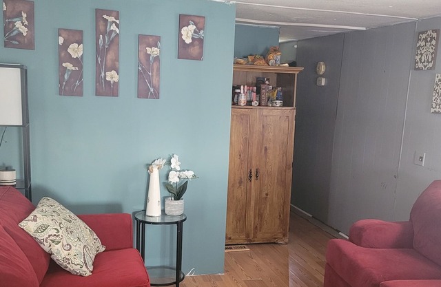Quiet home 10 min from shopping