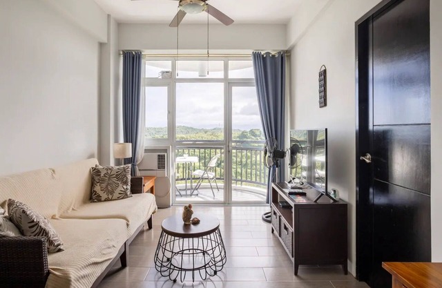 QUIET HOME with private beach (DOT ACCREDITED)