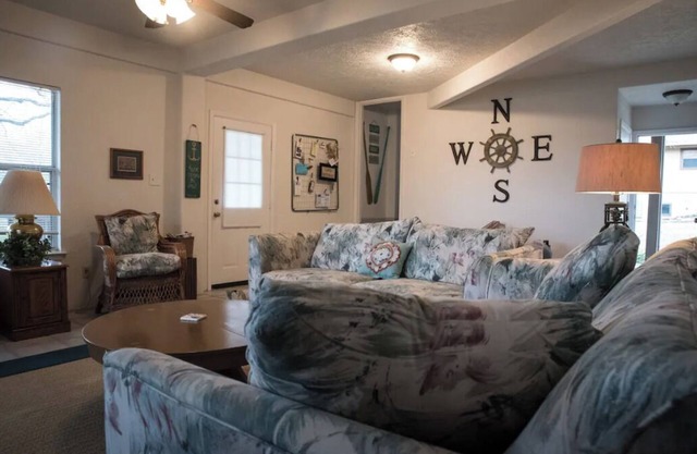 Quiet Horseshoe Bay Family Retreat