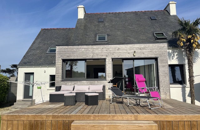 Quiet house, between the village center of Crozon and the beach of Postolonnec