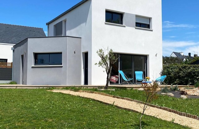 Quiet house in a residential area close to the beach and town center