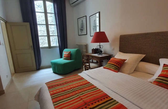 Quiet house in the historic center of Arles, classified 17th century with Patio