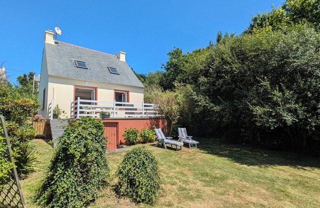Quiet house, large south-facing garden
