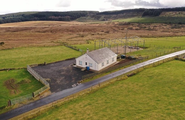 Quiet house near forestry and Lough Derg