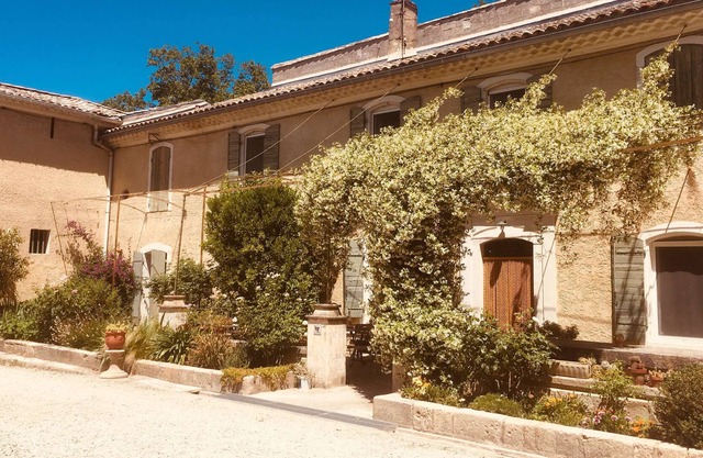 Quiet house with garden and pool in Graveson