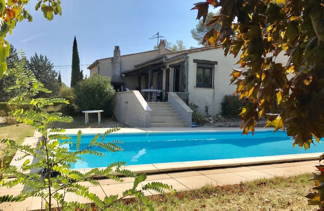Quiet house with pool