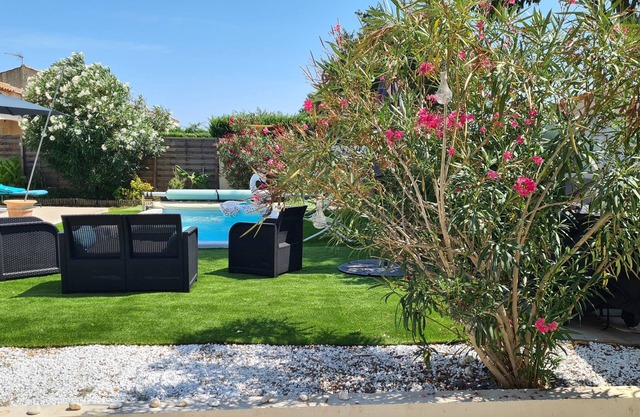 Quiet house with private pool